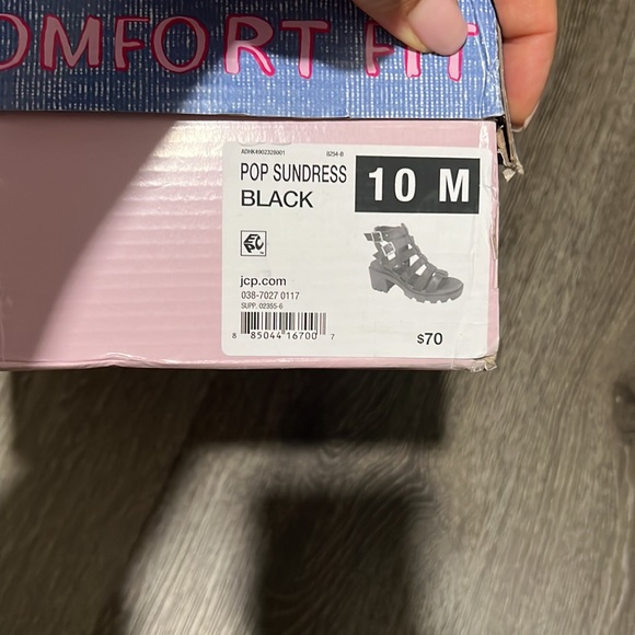 COPY - Lug sole sandals - Picture 7 of 7